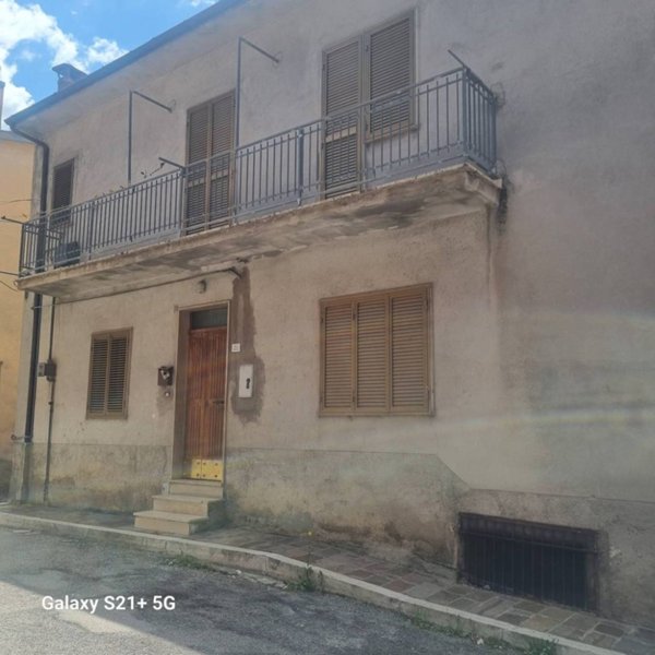 casa indipendente in vendita a Celano
