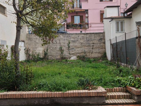 casa indipendente in vendita a Celano
