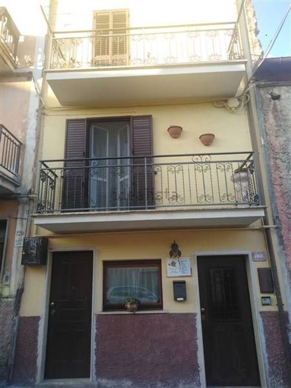 casa indipendente in vendita a Celano