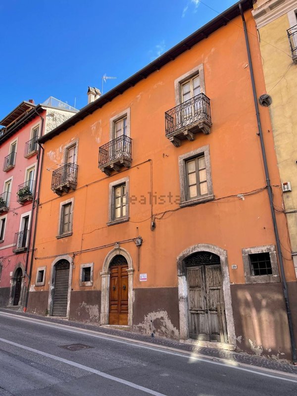 casa indipendente in vendita a Celano
