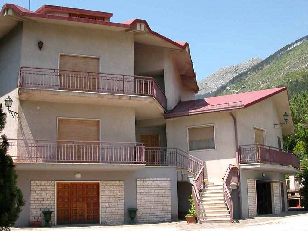 casa indipendente in vendita a Celano