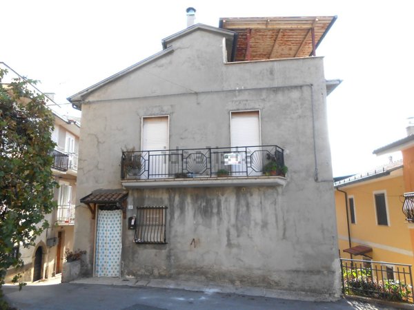 casa indipendente in vendita a Celano