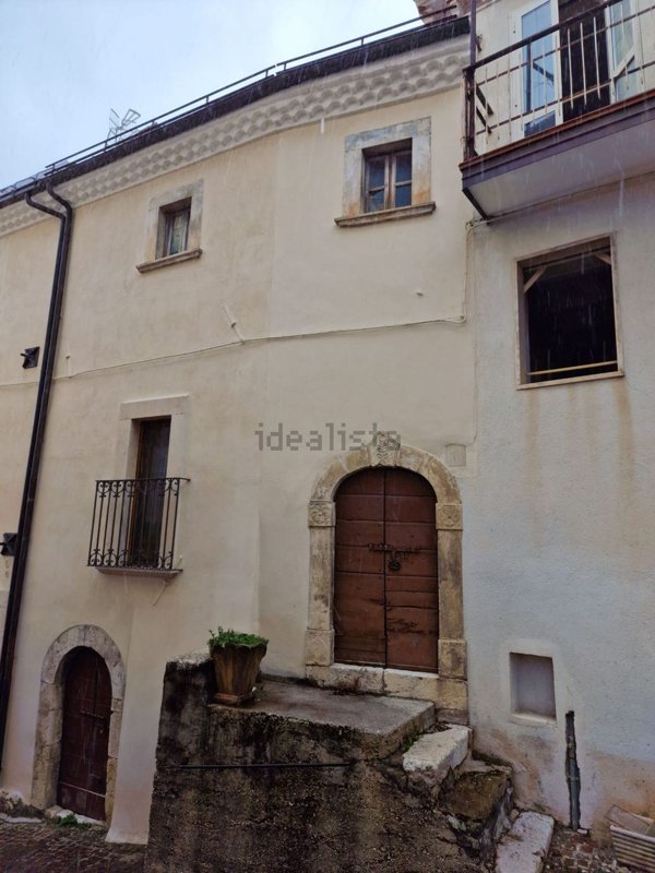 casa indipendente in vendita a Celano