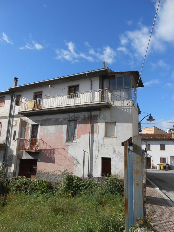casa indipendente in vendita a Celano