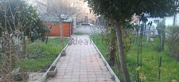 casa indipendente in vendita a Celano