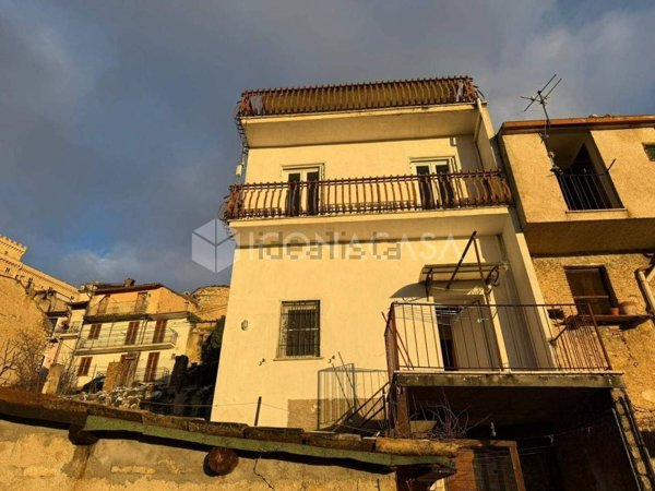 casa indipendente in vendita a Celano