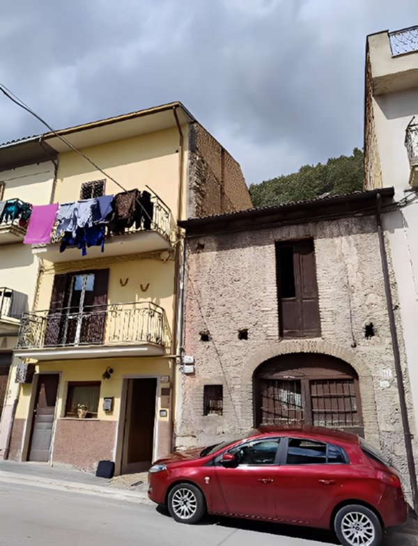 casa indipendente in vendita a Celano