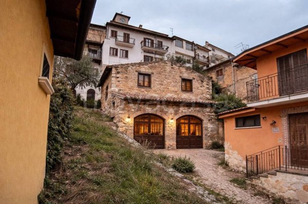 casa indipendente in vendita a Celano