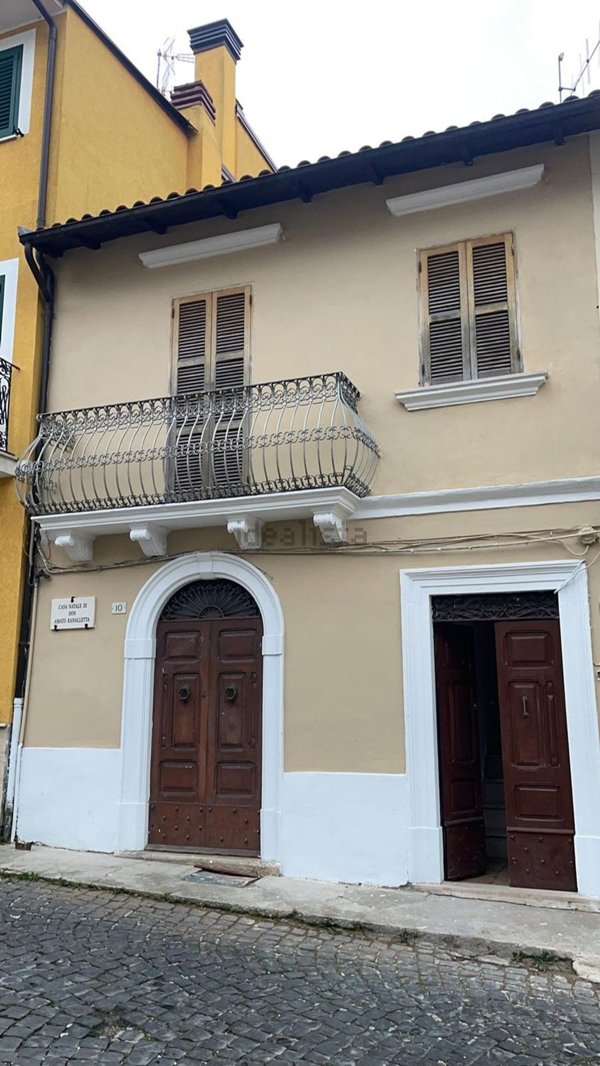 casa indipendente in vendita a Celano