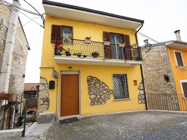 casa indipendente in vendita a Celano