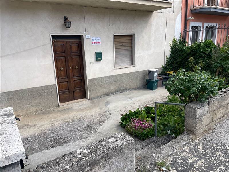 casa indipendente in vendita a Celano