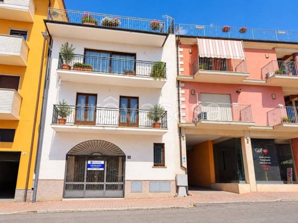 casa indipendente in vendita a Celano