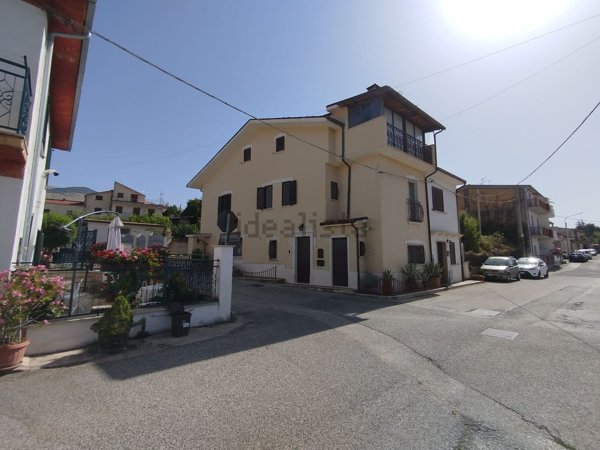 casa indipendente in vendita a Cerchio