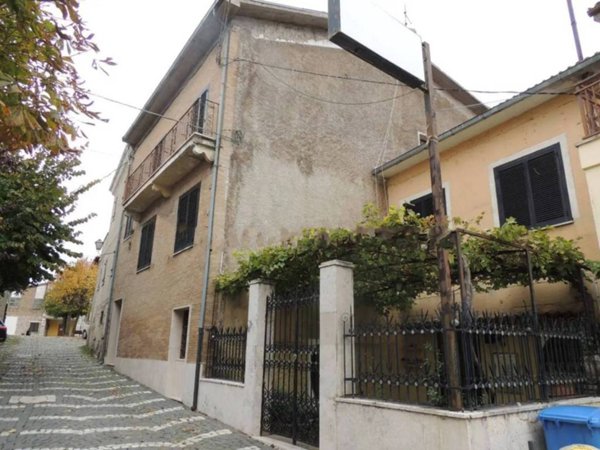 casa indipendente in vendita a Civita d'Antino