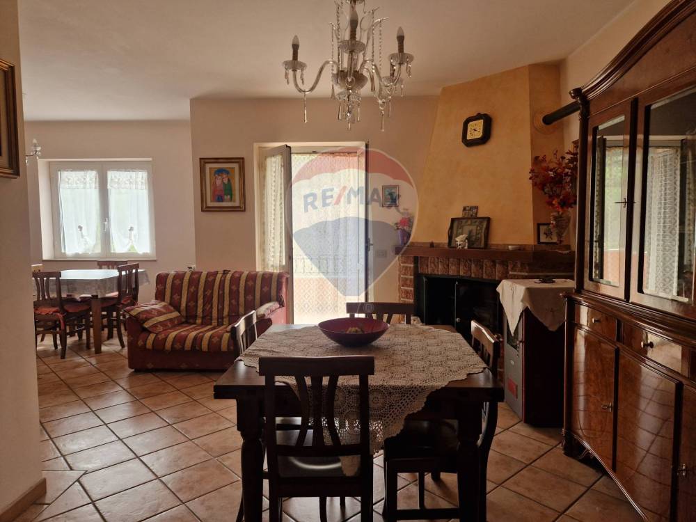 appartamento in vendita a Civita d'Antino in zona Pero dei Santi