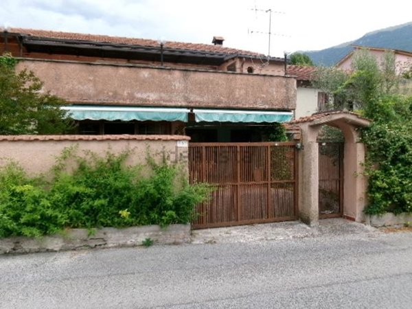 casa indipendente in vendita a Civita d'Antino in zona Pero dei Santi