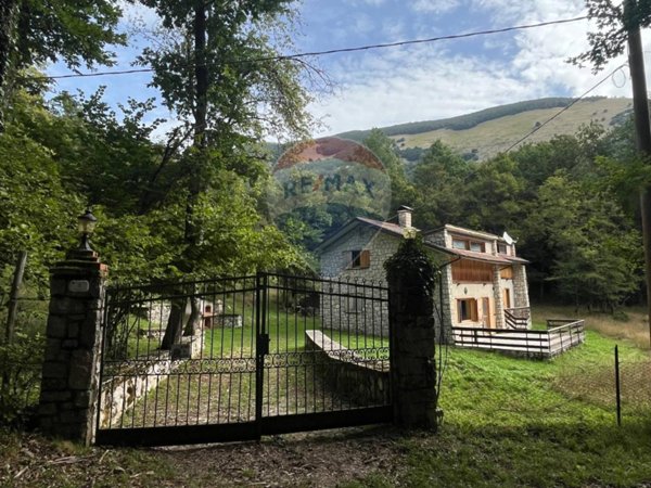 casa indipendente in vendita a Civitella Alfedena