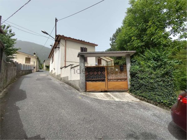 quadrivano in vendita a Civitella Roveto