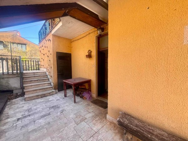 appartamento in vendita a Civitella Roveto in zona Meta