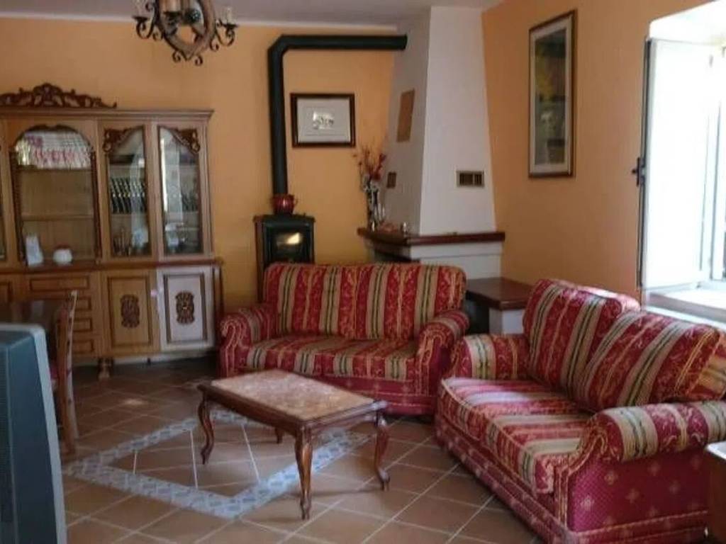 appartamento in vendita a Civitella Roveto