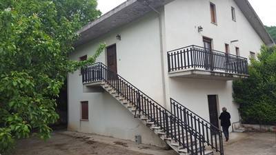 casa indipendente in vendita a Civitella Roveto