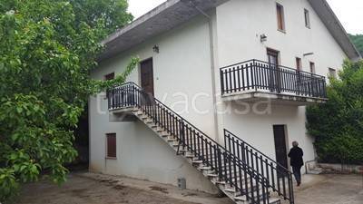 casa indipendente in vendita a Civitella Roveto