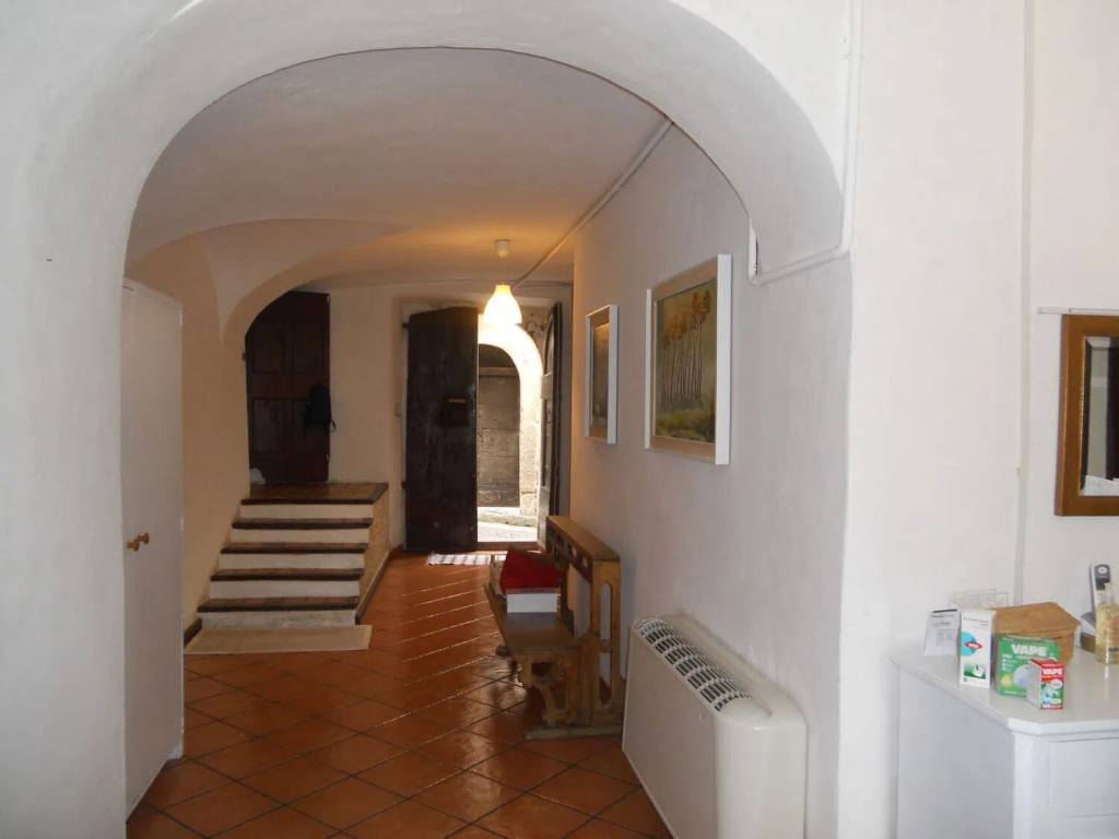 casa indipendente in vendita a Civitella Roveto