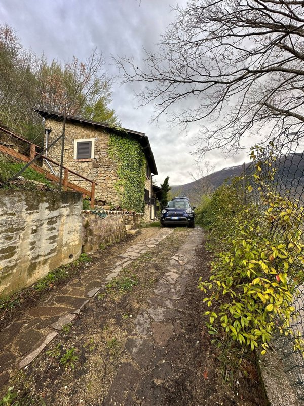 appartamento in vendita a Civitella Roveto