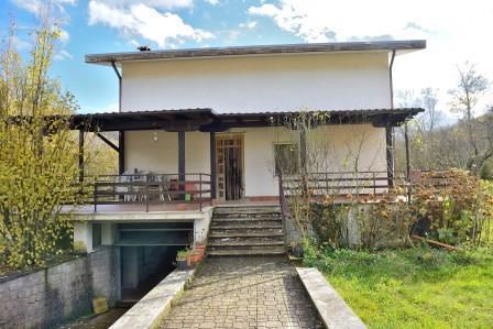 casa indipendente in vendita a Civitella Roveto