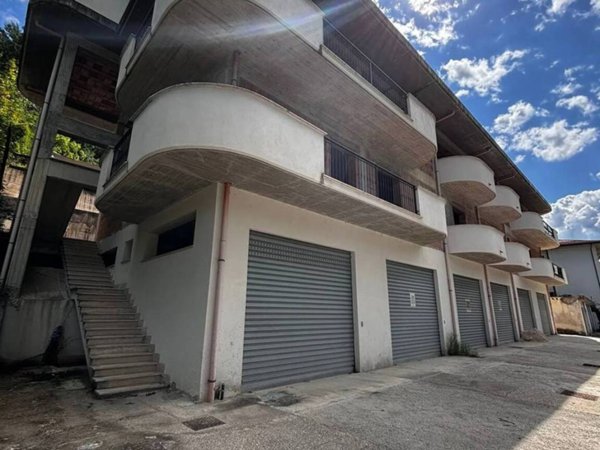 intera palazzina in vendita a Civitella Roveto