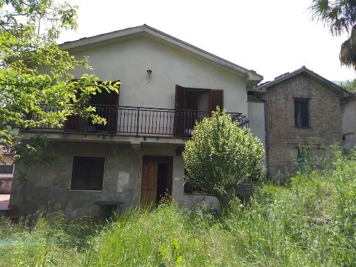 casa indipendente in vendita a Civitella Roveto