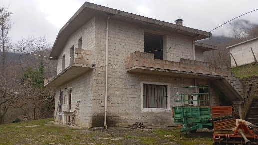 casa indipendente in vendita a Civitella Roveto
