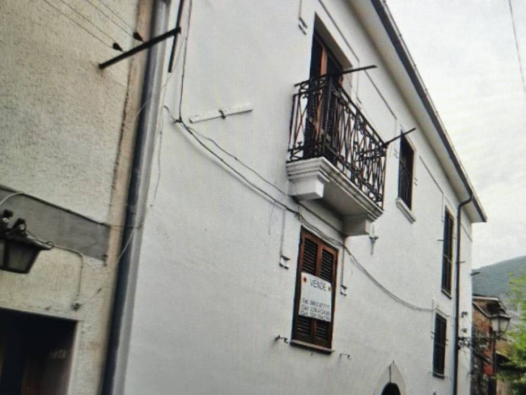 casa indipendente in vendita a Civitella Roveto