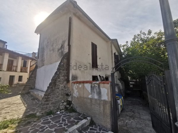 casa indipendente in vendita a Civitella Roveto