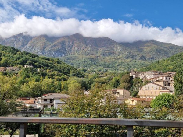 casa indipendente in vendita a Civitella Roveto