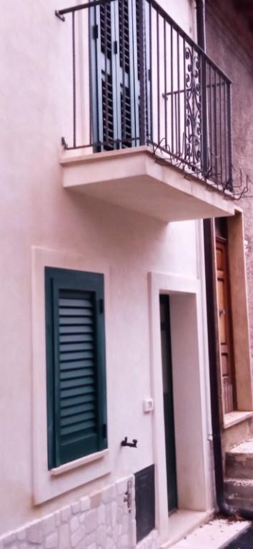 casa indipendente in vendita a Collelongo