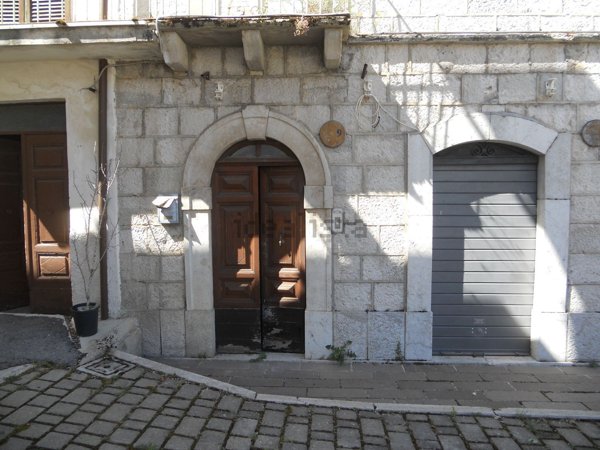 casa indipendente in vendita a Collelongo