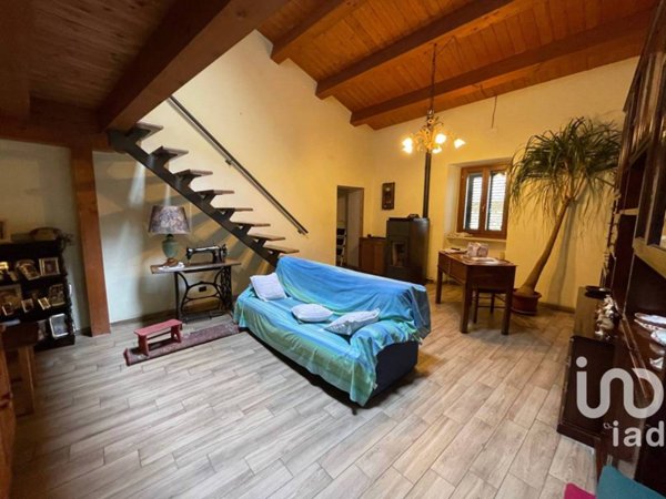 casa indipendente in vendita a Corfinio