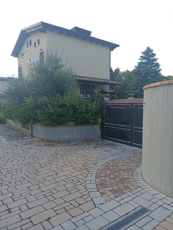 casa indipendente in vendita a Corfinio
