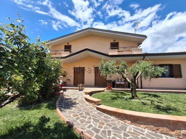 casa indipendente in vendita a Corfinio