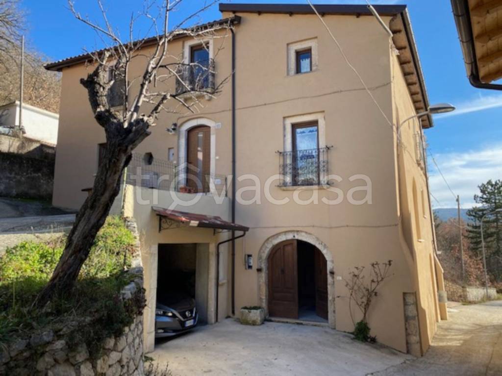 casa indipendente in vendita a Fagnano Alto in zona Frascara