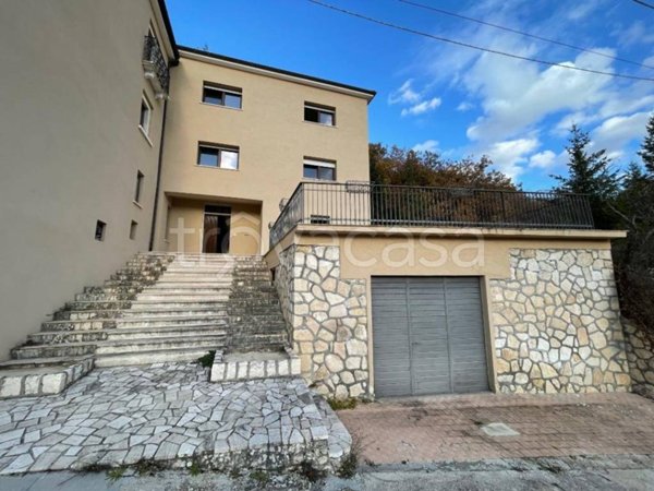 casa indipendente in vendita a Fagnano Alto in zona Frascara