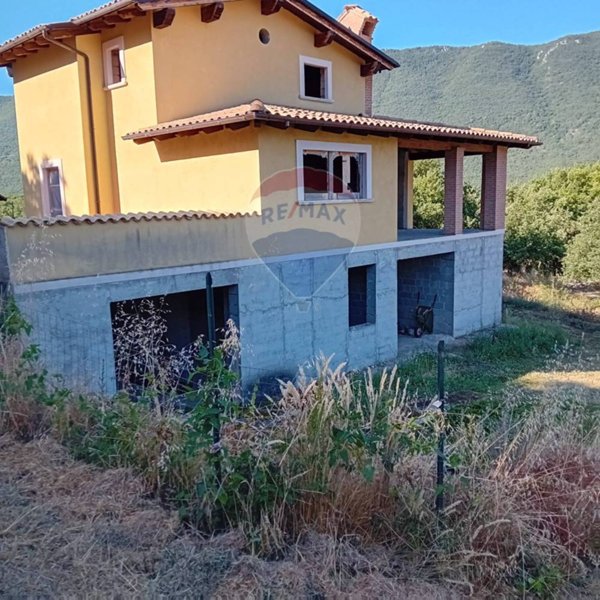 casa indipendente in vendita a Fagnano Alto in zona Corbellino