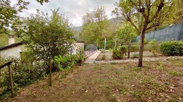 casa indipendente in vendita a Fagnano Alto in zona Campana