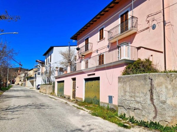 casa indipendente in vendita a Fagnano Alto in zona Ripa