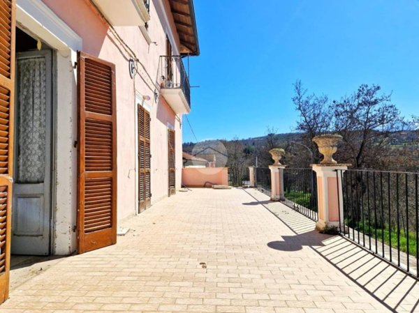 casa indipendente in vendita a Fagnano Alto in zona Ripa
