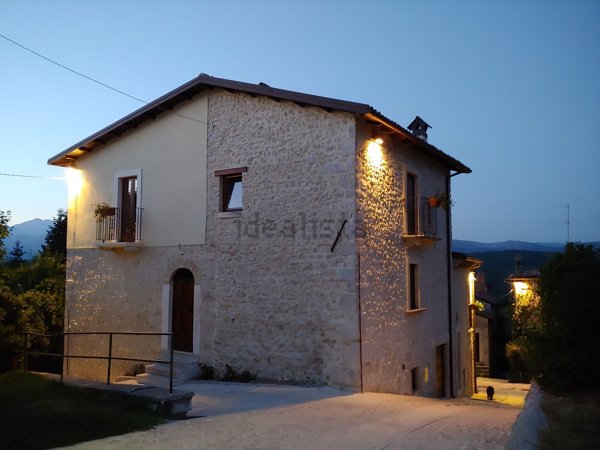 casa indipendente in vendita a Fagnano Alto