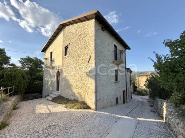 casa indipendente in vendita a Fagnano Alto in zona Castello