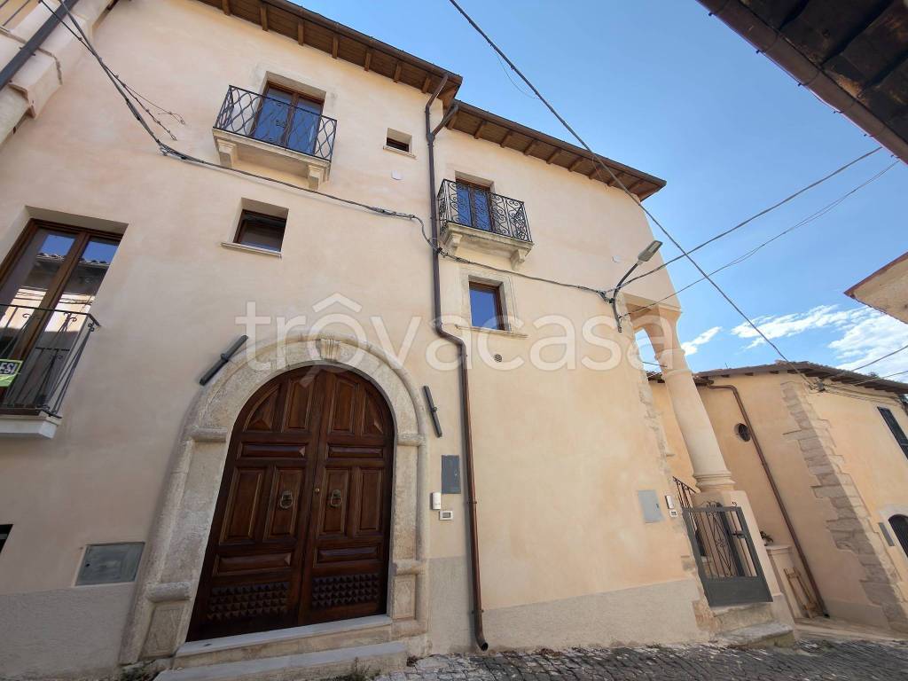 casa indipendente in vendita a Fagnano Alto in zona Colle