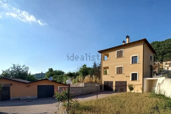 casa indipendente in vendita a Fagnano Alto in zona Vallecupa